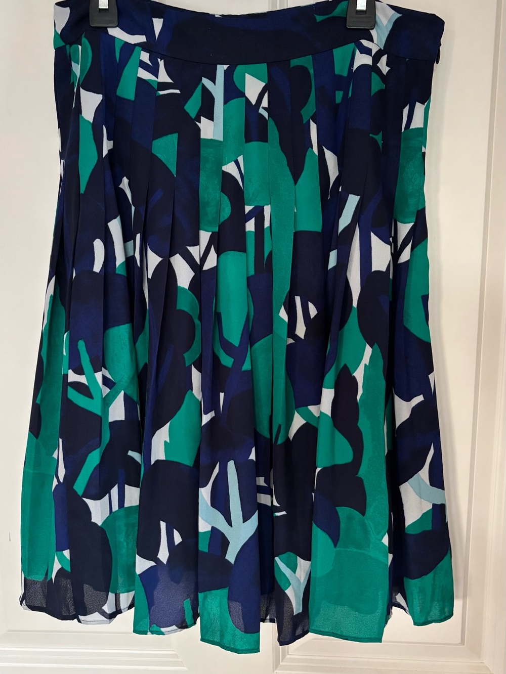 Ann Taylor Navy, Teal & White Abstract Pleated Skirt